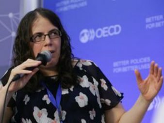 Liz Mckeown Speaking At Innovation In Government Conference